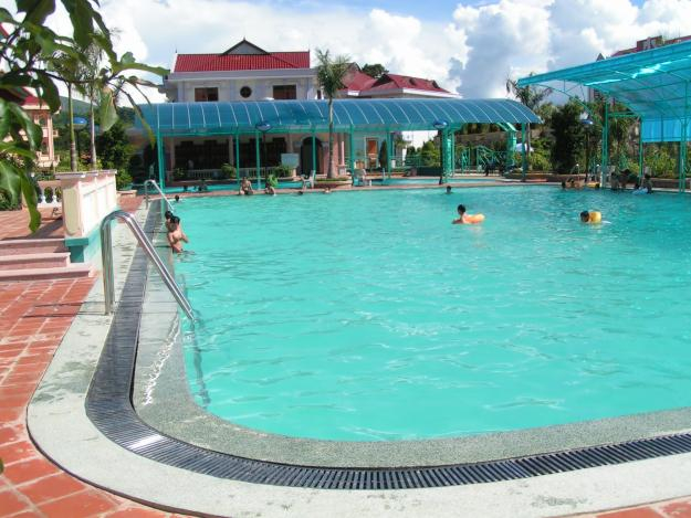 Có nên sử dụng máy ozone trong xử lí nước hồ bơi gia đình?